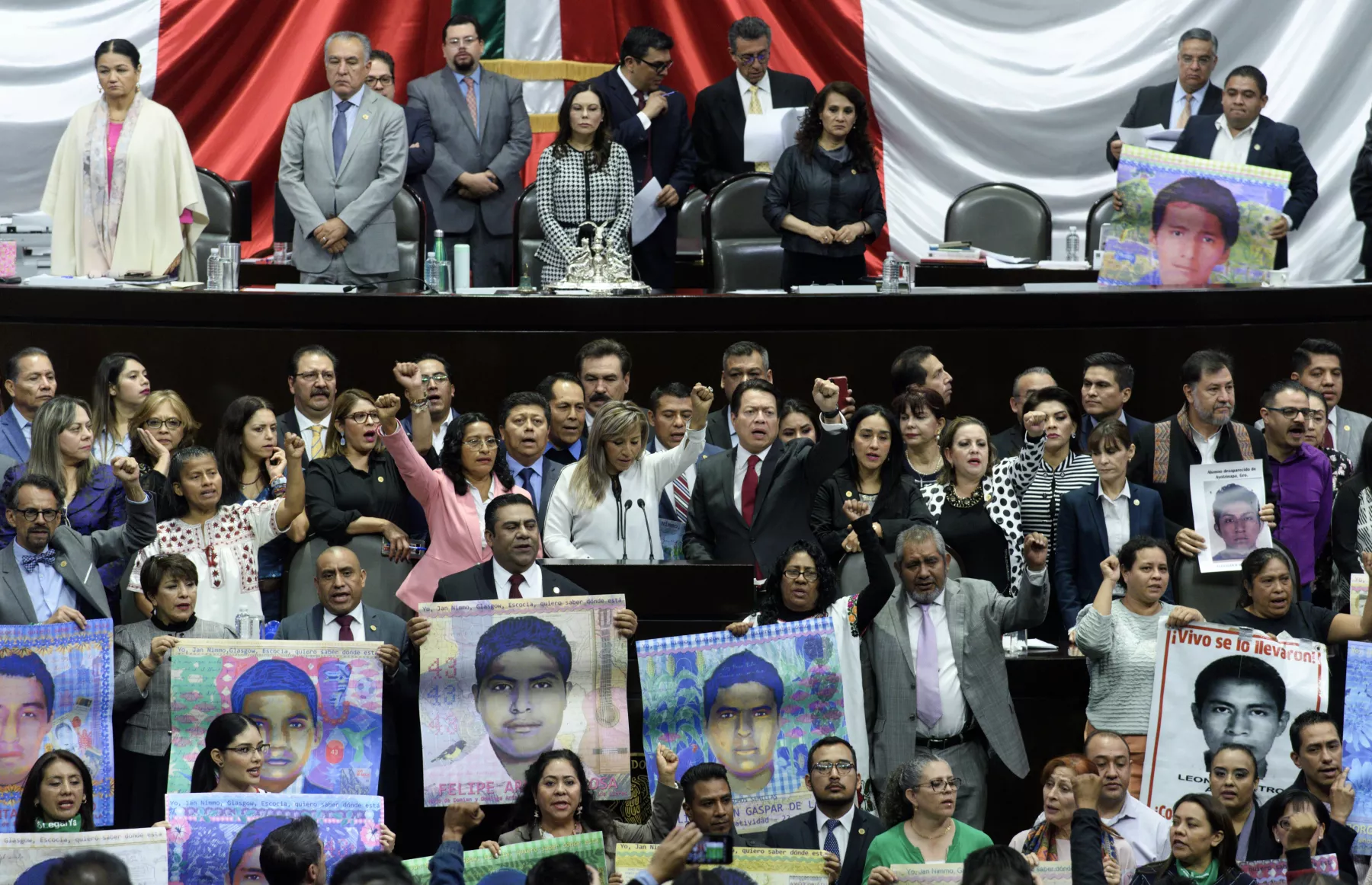 Ayotzinapa_Cmara_de_Diputados-7.jpg