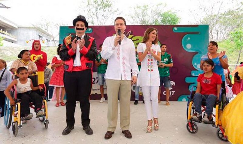 Los recién casados llevaron alegría a los niños que se rehabilitan en el CRIT.