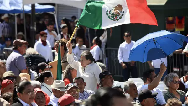 Ciudadanos responden a la convocatoria presidencial en Tijuana