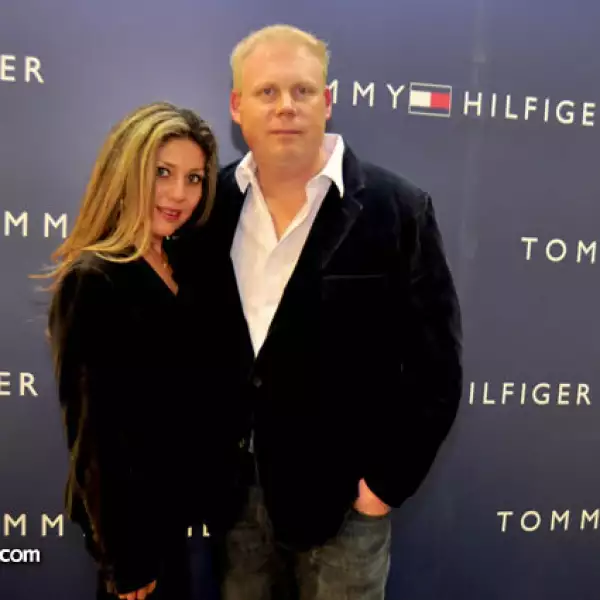 Bety Muñóz y Joshua Thomson