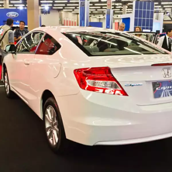 Honda anuncia la llegada del Civic Coupé 2012 a todos sus puntos de venta en México. Mecánicamente es igual que el modelo de cuatro puertas, pues utiliza el motor de cuatro cilindros 1.8L de 140 Hp.