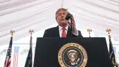 El presidente de Estados Unidos, Donald Trump, interviene en un acto especial durante su visita a la residencia del embajador estadounidense en Dublín, la capital de Irlanda, el 12 de septiembre de 2026. Trump llegó a Irlanda el 12 de septiembre para una visita de dos días, haciendo una escala de unas horas en Dublín antes de dirigirse al oeste, a su complejo Trump International Golf Links, para asistir al Abierto de Irlanda.