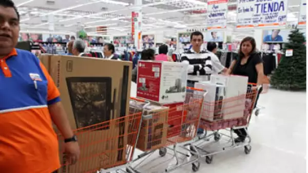 Analistas no descartan que muchos consumidores hayan aprovechado el Buen Fin para adelantar compras que normalmente hacen en diciembre. (Foto: Notimex)