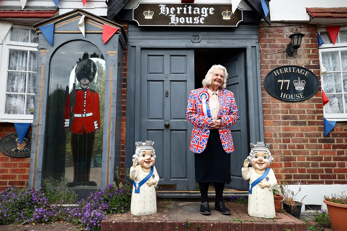 BRITAIN-ROYALS-QUEEN-JUBILEE-COLLECTING