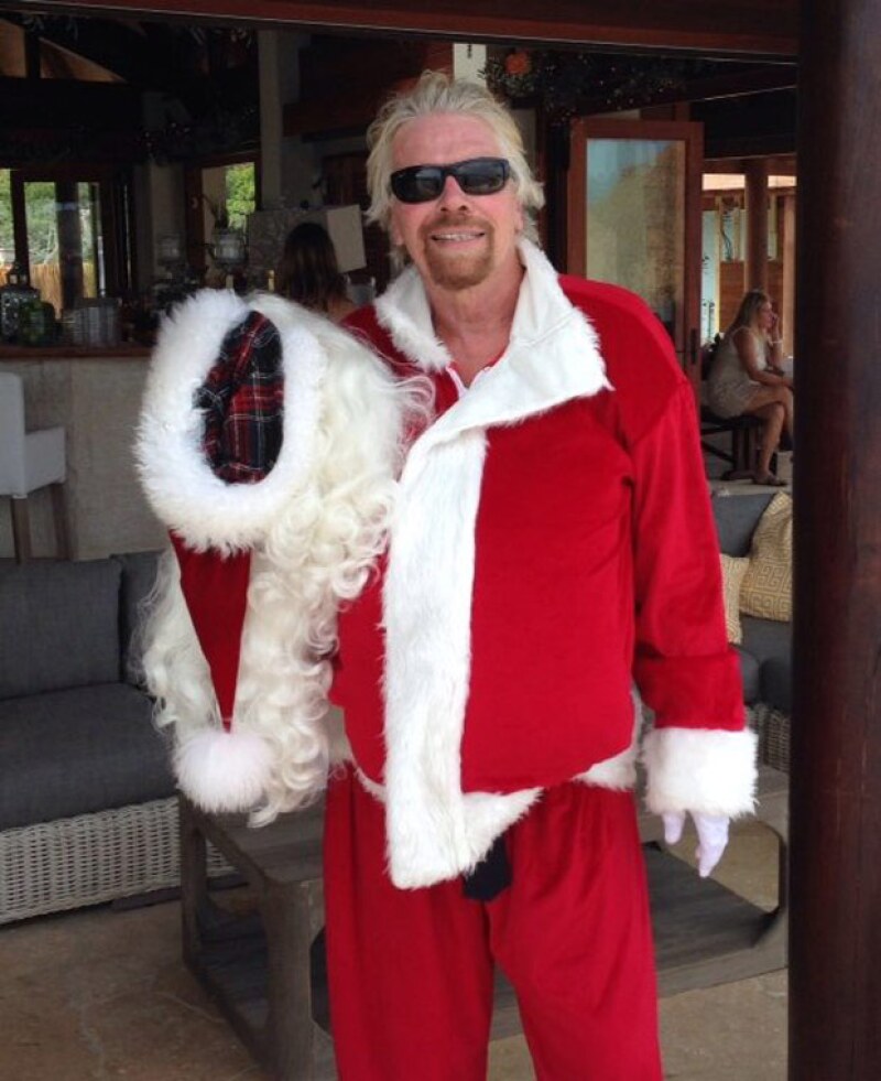 El emprendedor Richard Branson también compartió fotos de cómo se disfraza en Navidad en su isla.