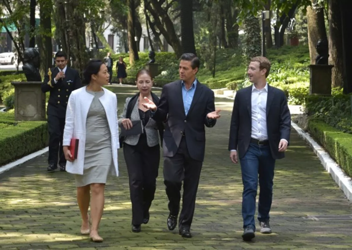 La visita de Mark Zuckerberg fue algo más relajada que la de Hillary, por lo que recorrieron las instalaciones de Los Pinos.