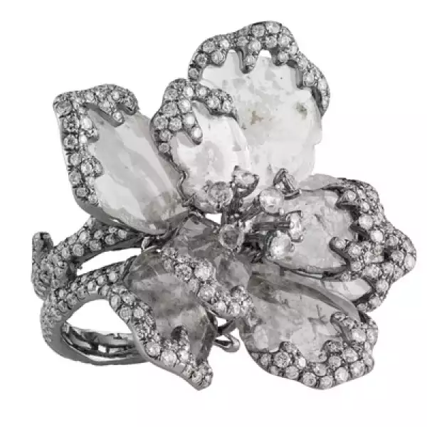 El diamante es la piedra preciosa más resistente que existe y únicamente puede ser cortada por otro diamante.