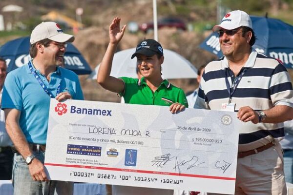 Lorena Ochoa dominó el torneo de punta a punta, pues en las dos primeras rondas tuvo espectaculares recorridos de 65 golpes.