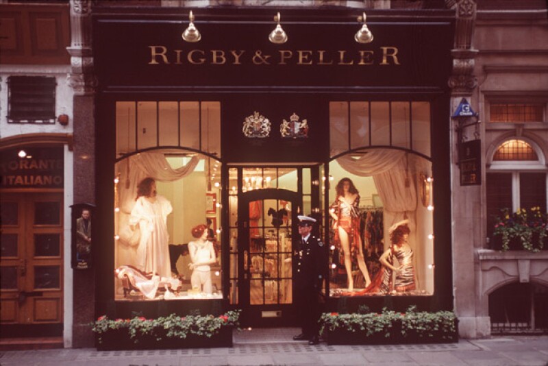 Esta tienda es una de las más antiguas en toda Inglaterra, y desde siempre se ha encargado de surtir de prendas a la reina.