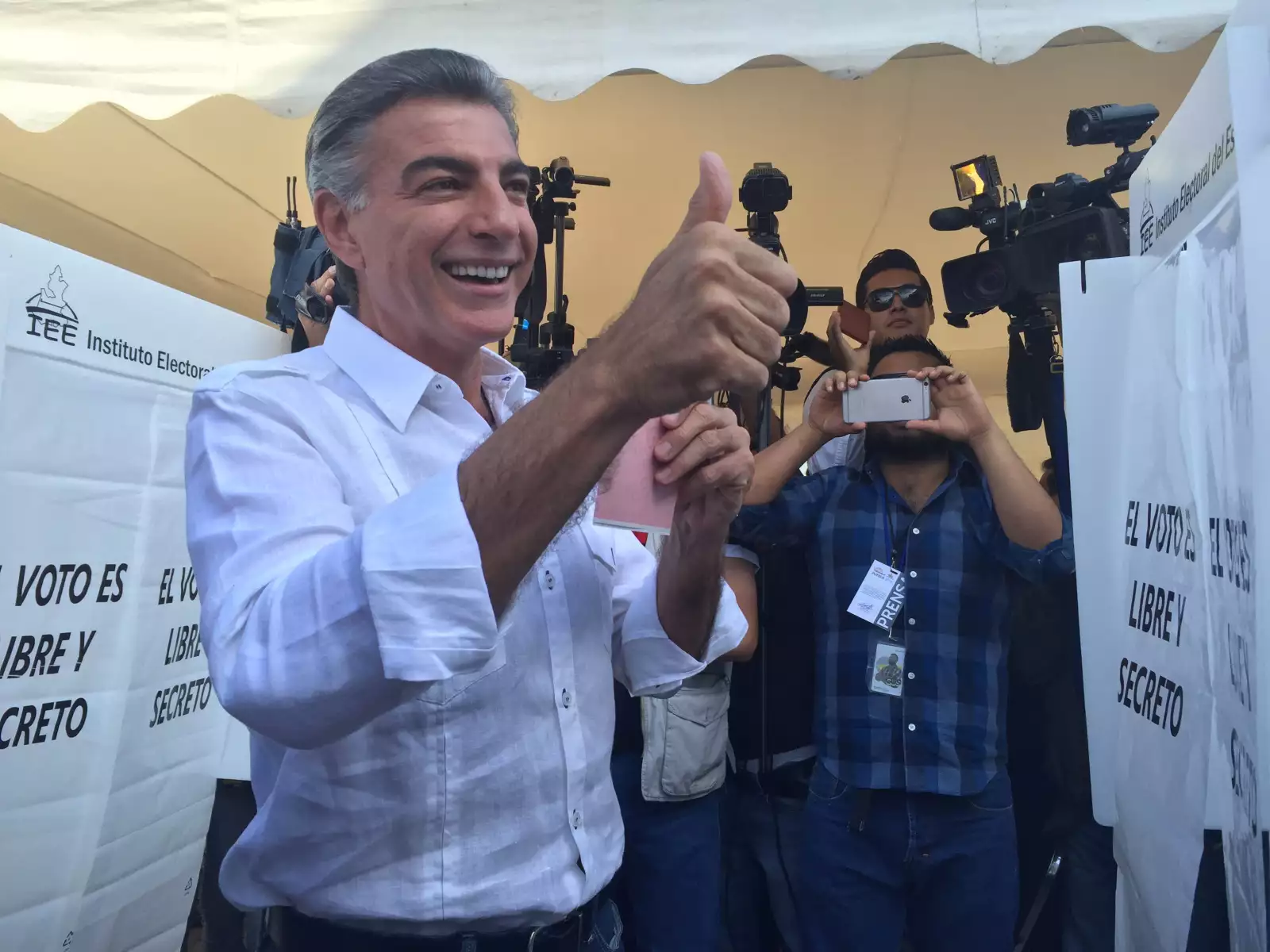 El candidato de la coalición que encabeza el PAN en Puebla, Antonio Gali Fayad fue el primero de los cinco que compiten por la sucesión de Rafael Moreno Valle en emitir su voto. Dijo esperar que las votaciones transcurran sin violencia y que esperará los resultados en su casa.