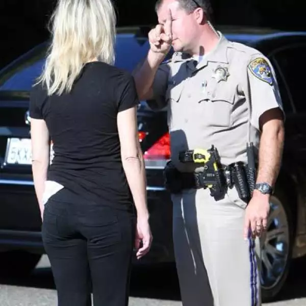 Y luego empezaron las típicas pruebas. Primero fue para checar los reflejos de la actriz.