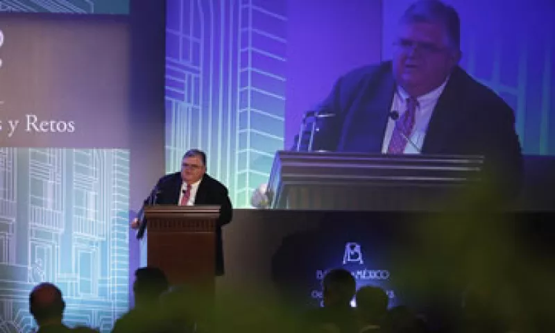 Banxico espera que la economía mexicana crezca entre 0.9 y 1.5% en 2013. (Foto: Reuters)