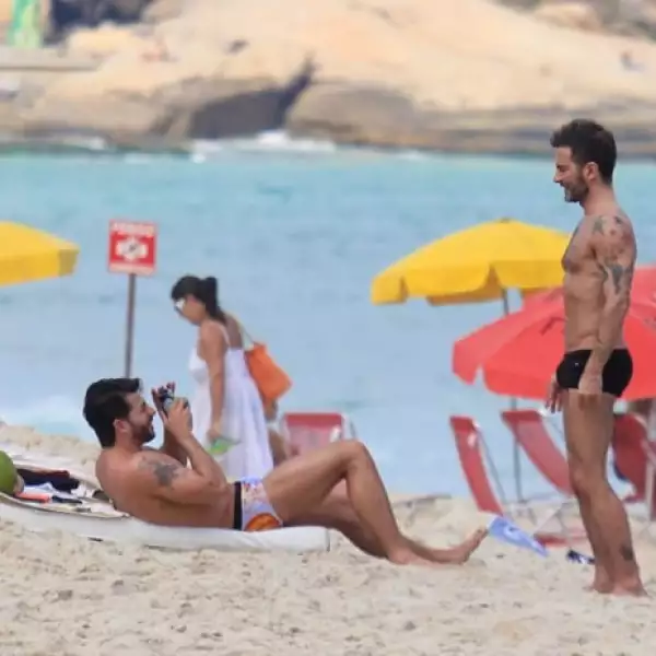 Para anunciar su ruptura Harry publicó una imagen de la pareja con un efecto de vidrios rotos.