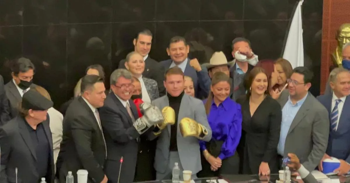 El Canelo visita el Senado