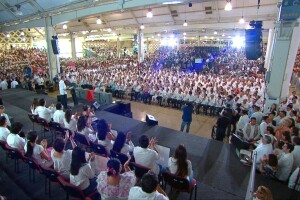 Auditorio lleno, 1 gobernador