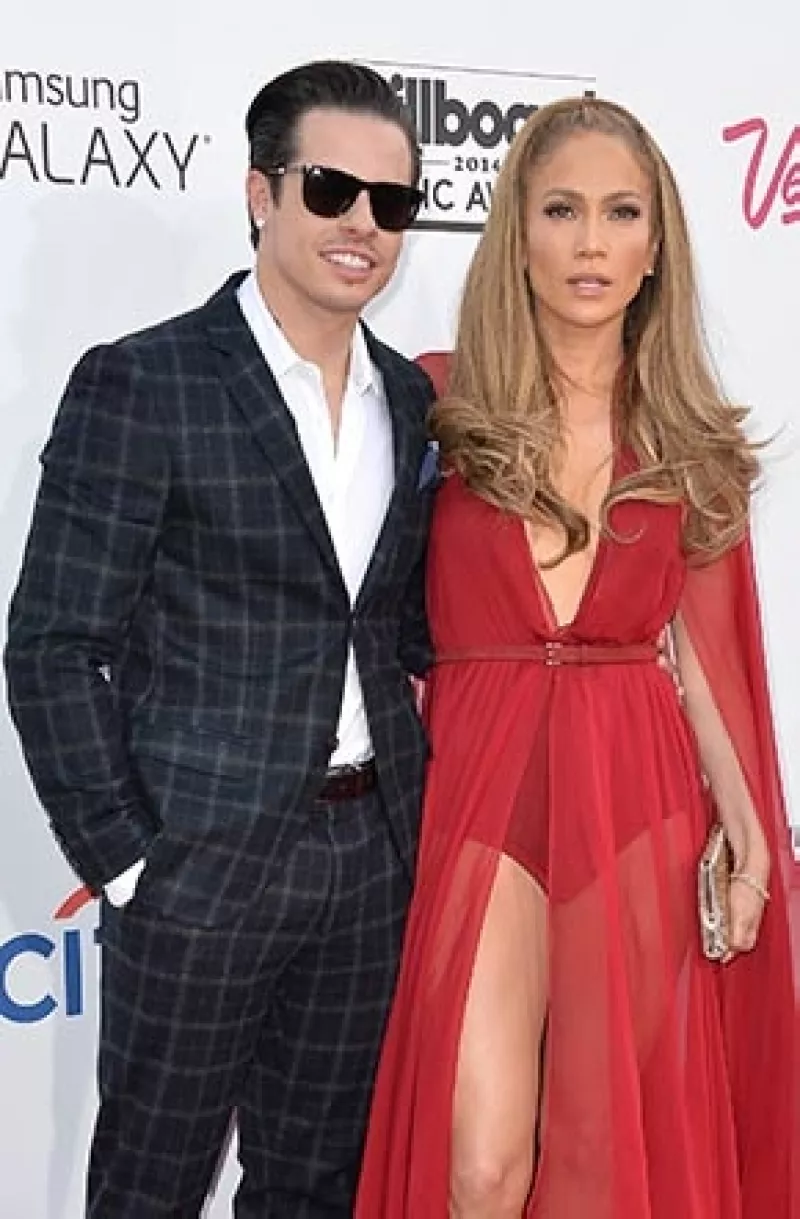 Fuentes cercanas a seguraron a TMZ y a Us Weekly que la pareja está separada consecuencia del distanciamiento que hubo entre ellos por sus compromisos de trabajo.