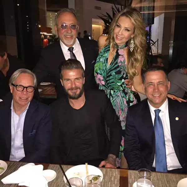 El diseñador Tommy Hilfiger que cumplió 64 años este 24 de marzo, junto a sus invitados,