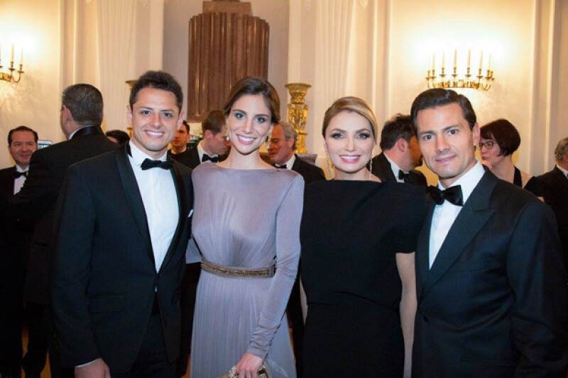 Chicharito y su novia, juntos con EPN en cena de Estado en Alemania