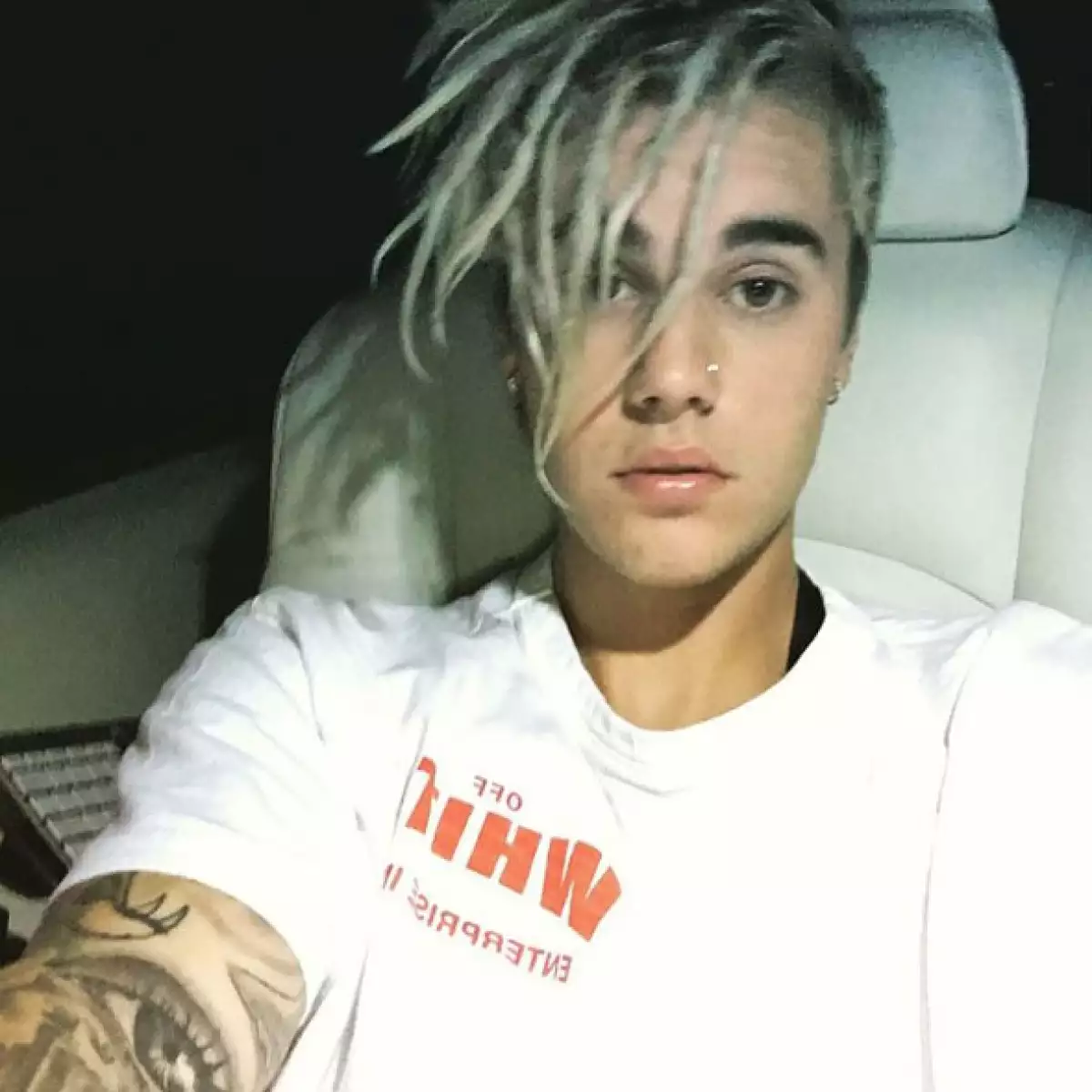 El cantante sorprendió a sus seguidores con un nuevo look que nadie veía venir: rastas.