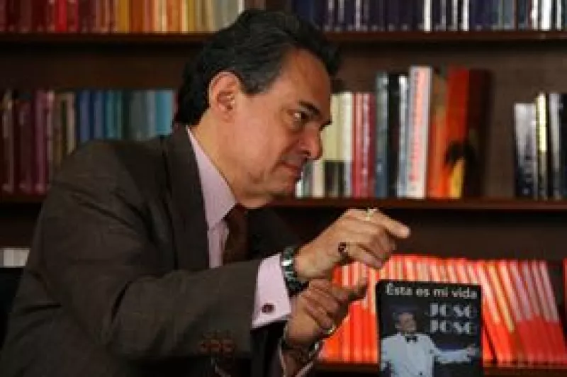 El cantante mexicano nunca pensó que la diabetes podría eventualmente dejarlo ciego, pero gracias a una terapia recobró la vista y ahora lidera una campaña para hispanos sobre la retinopatía diabética