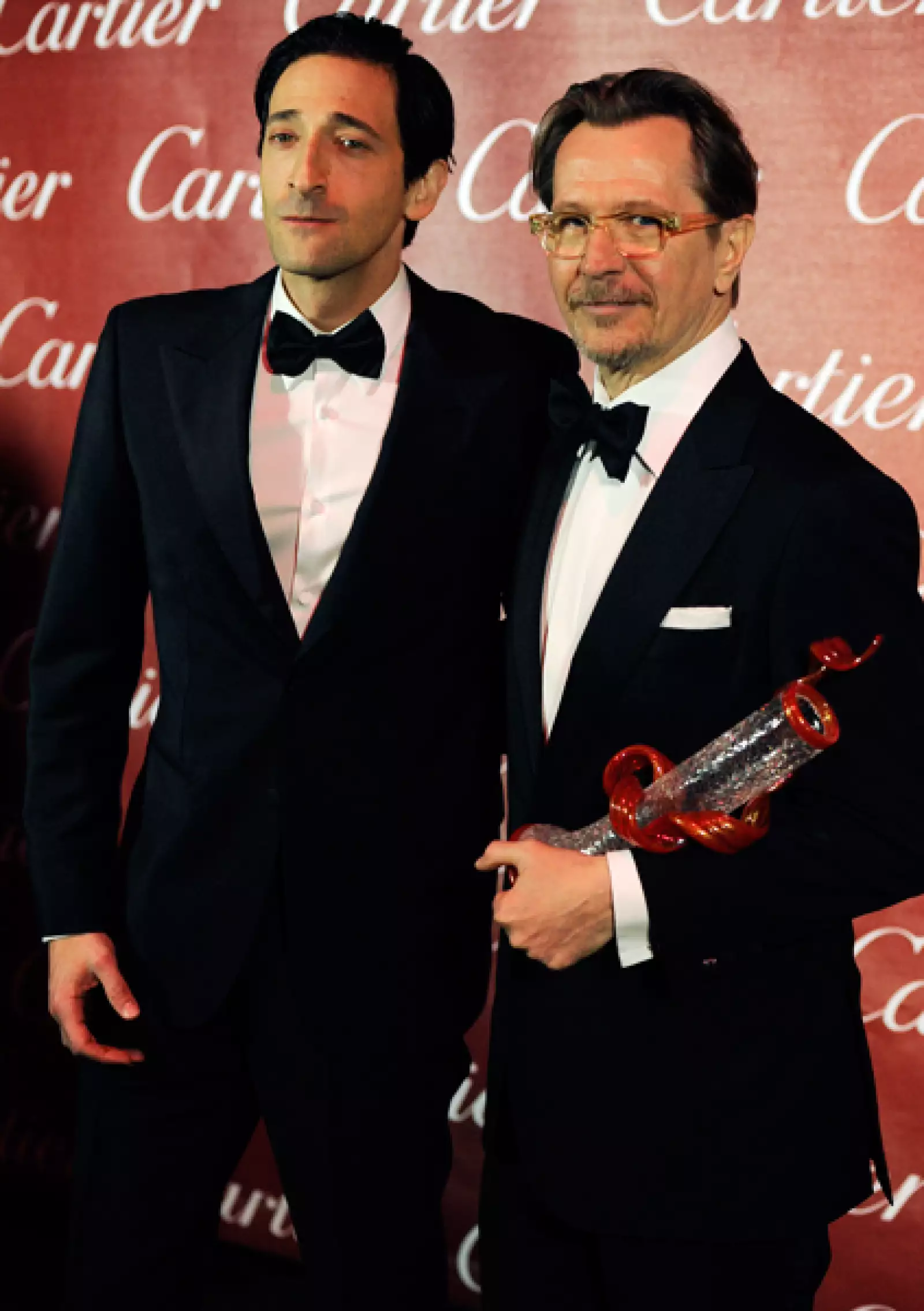 Adrien Brody posó con el presentador Gary Oldman.