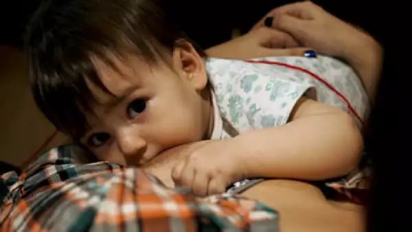 Amamantar a los bebés puede reducir 13% de las muertes entre menores de dos años. (Foto: Getty Images)