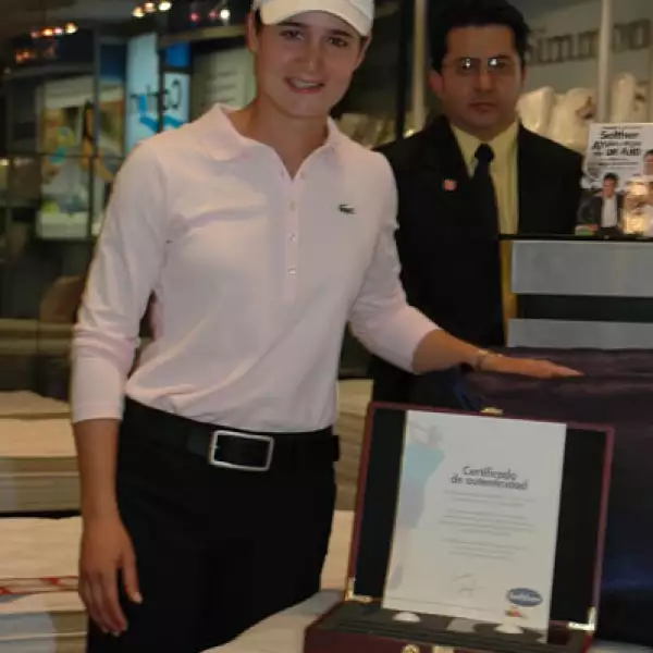 Presentación colchón Selther Lorena Ochoa