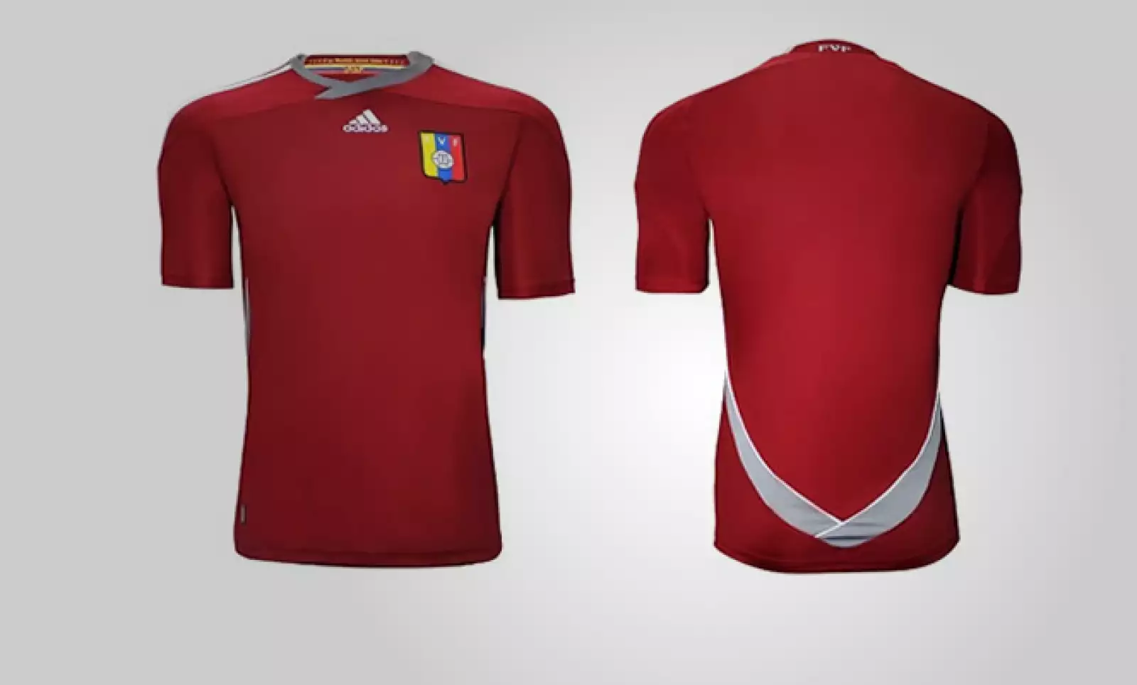 La ‘vino tinto’ busca confirmar su crecimiento en esta Copa América, bajo la tutela de César Farias. Su casaca puedes conseguirla por 54.99 dólares. Todas estas playeras las puedes conseguir en www.tiendafutbolmundial.com