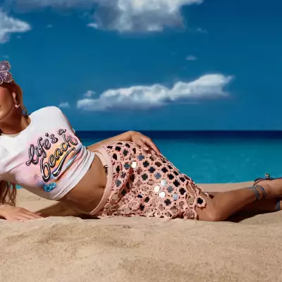 life-is-a-beach-desigual-zara-larsson