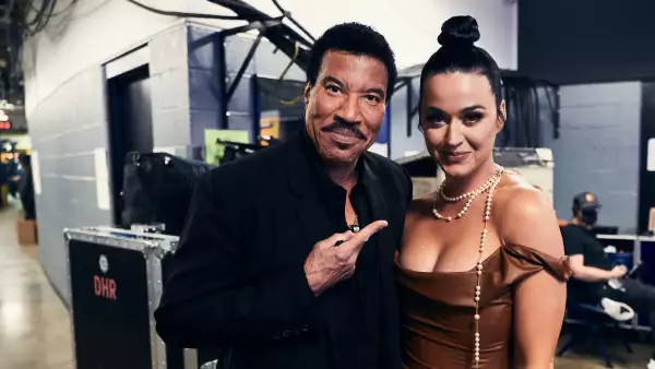 Lionel Richie y Katy Perry conocen muy bien al rey Carlos III