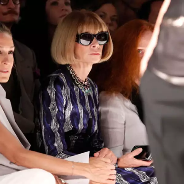 Sarah Jessica Parker y Courtney Love fueron algunas de las celebridades sentadas en primera fila.