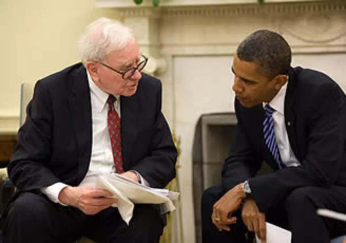 Buffett (izq.), se reunió en la Oficina Oval para discutir su iniciativa de la Promesa de Dar. (Foto: Fortune)