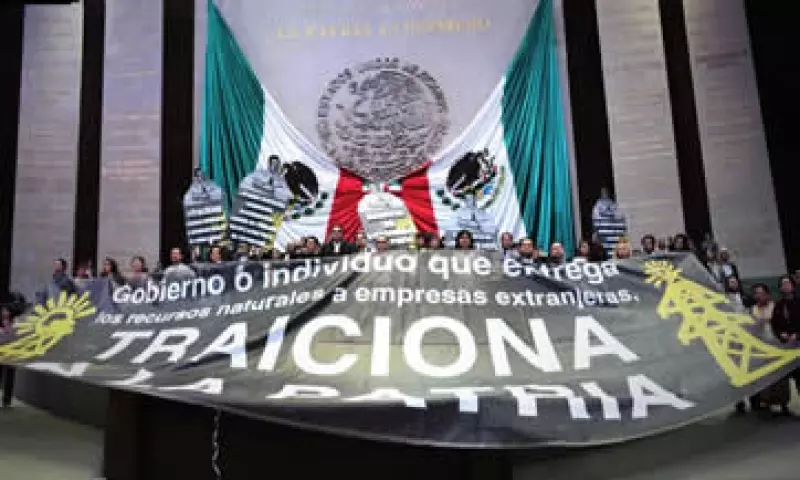 La toma de tribuna del PRD se dio mientras hablaba su diputado Luis Espinosa  (Foto: Tomada de @Silvano_A)