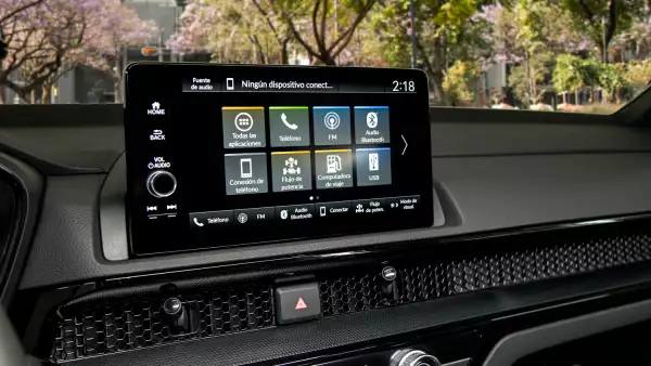 Honda CR-V hibrida detalle pantalla.