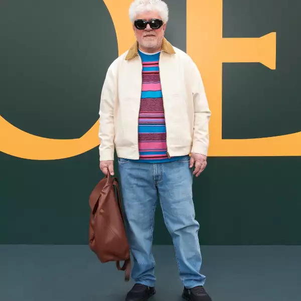LOEWE_SS25_MENS_SHOW_PEDRO_ALMODOVAR_L1089820_63.jpg
