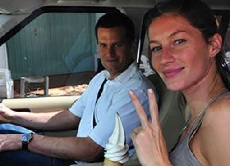 La modelo y Tom Brady intercambiaron votos en Costa Rica y para la ocasión, llevó un vestido de Galliano.