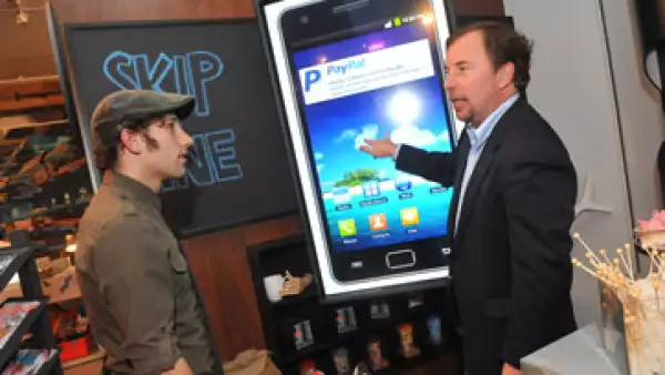 PayPal cuenta con una tienda demo en NY, pensada para que las empresas prueben su plataforma a través de móviles. (Foto: AP)