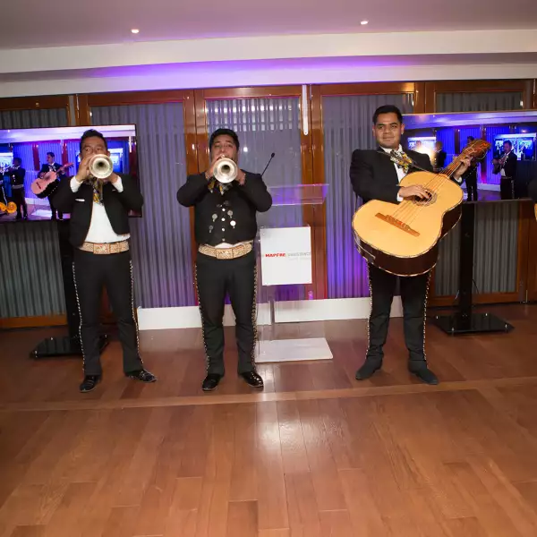 Coctel del 25 aniversario de México Asistencia