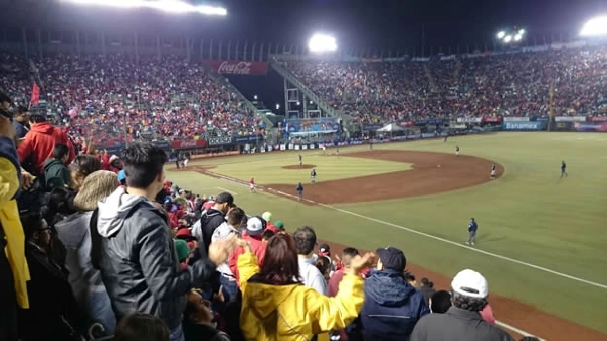 La afición de los Diablos Rojos de México acudieron al Foro Sol para ver a su equipo campeón