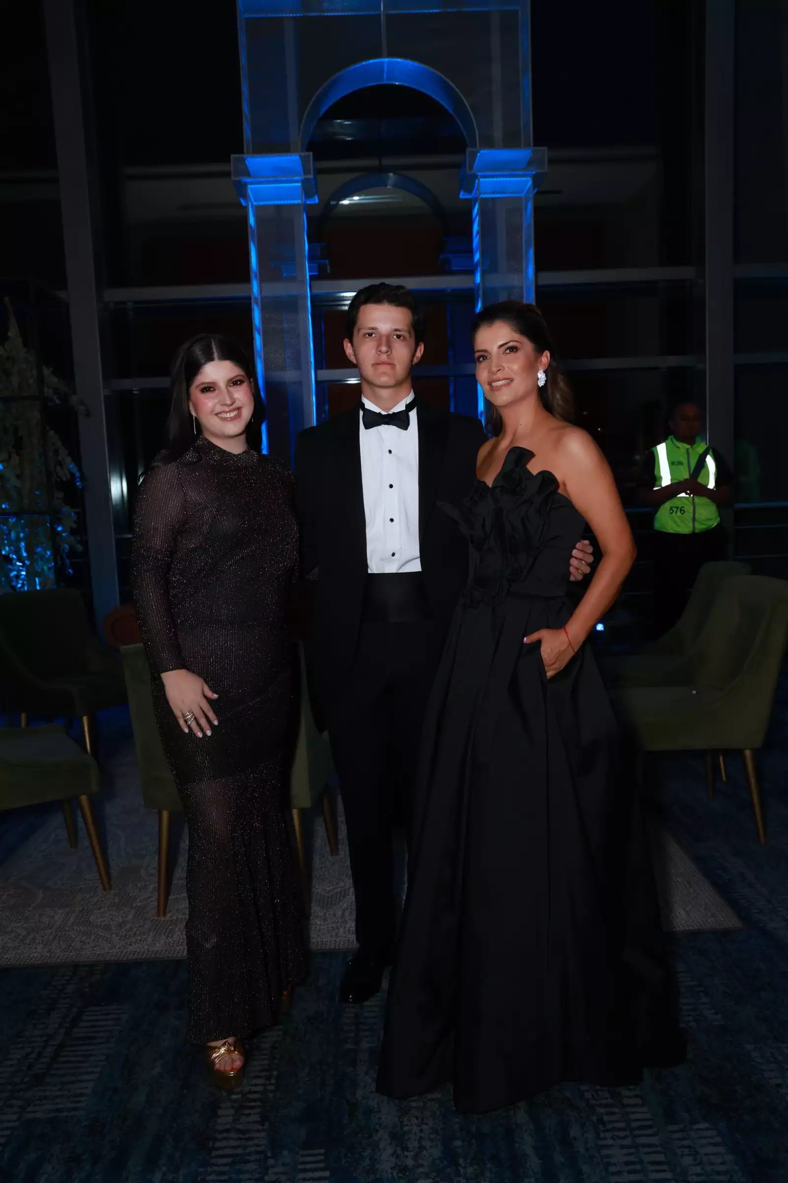 María y Alonso Romero con Ale Vargas 