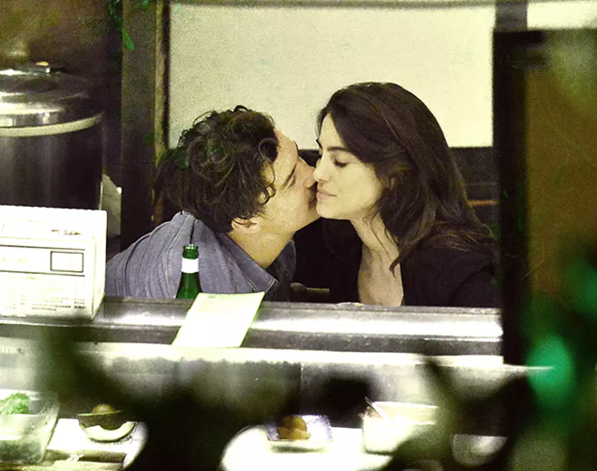 Al parecer el actor ha encontrado nuevamente el amor, pues se dejó ver en actitud muy cariñosa con la modelo Luisa Moraes en un restaurante de Malibú.
