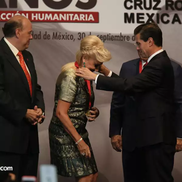 Fernando Suinaga, María de los Ángeles Aldir, Olegario Vázquez Raña y Enrique Peña Nieto