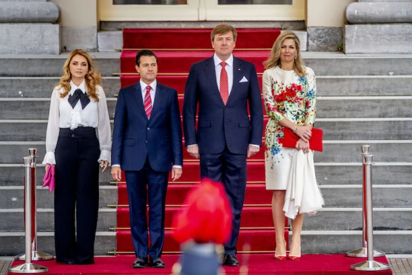 King and Queen of the Netherlands receive Mexican President and his wife during the ceremonial reception at the rear of Paleis Noordeinde, The Hague, The Netherlands - 24 Apr 2018