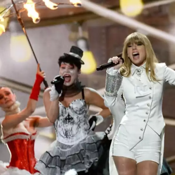 grammy_swift
