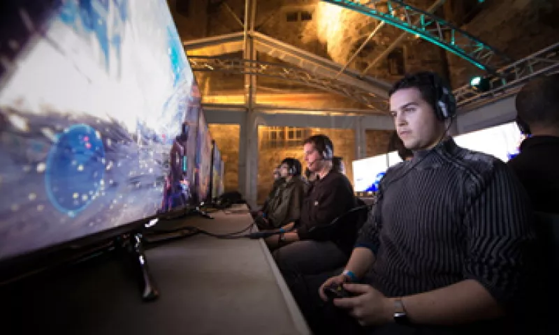 La nueva Xbox responde al alanzamiento de la PlayStation 4 de Sony.   (Foto: Reuters)