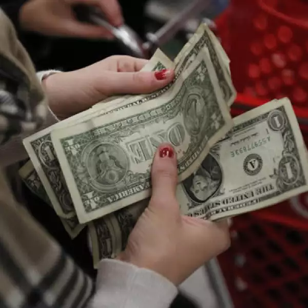 Se espera que los consumidores gasten casi 500,000 mdd durante la temporada de compras navideña, 3% más que el año pasado.