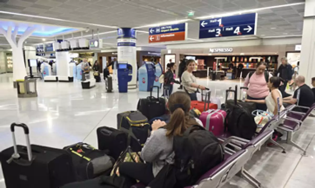 La aerolínea puede cambiar tu ruta el mismo día en que tenías que viajar o lo más pronto posible. (Foto: AFP)