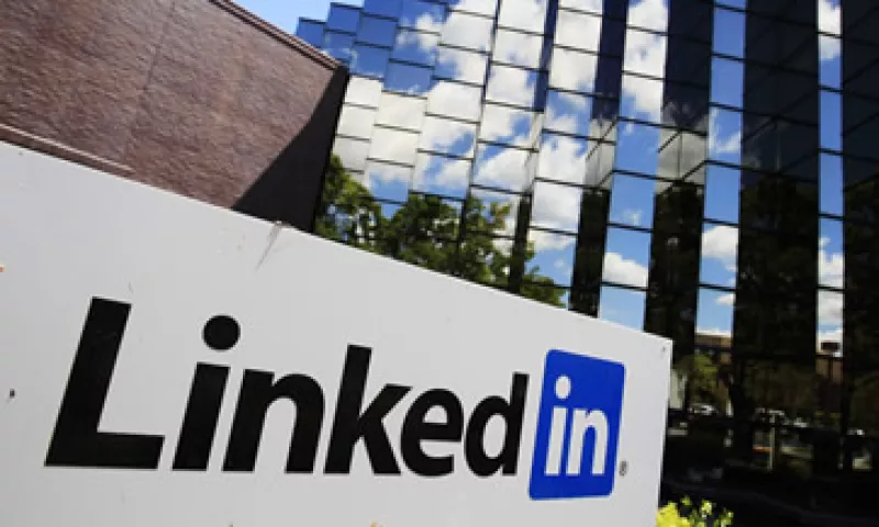 Analistas estiman que LinkedIn perderá entre 19 y 25 mdd en 2011 bajo las normas contables. (Foto: AP)