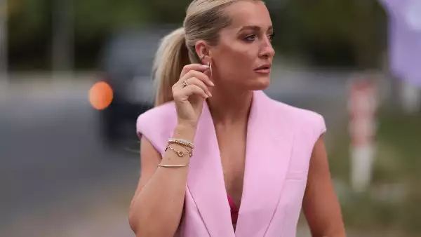 Street Style At Riani Cruise 2023 In Duesseldorf