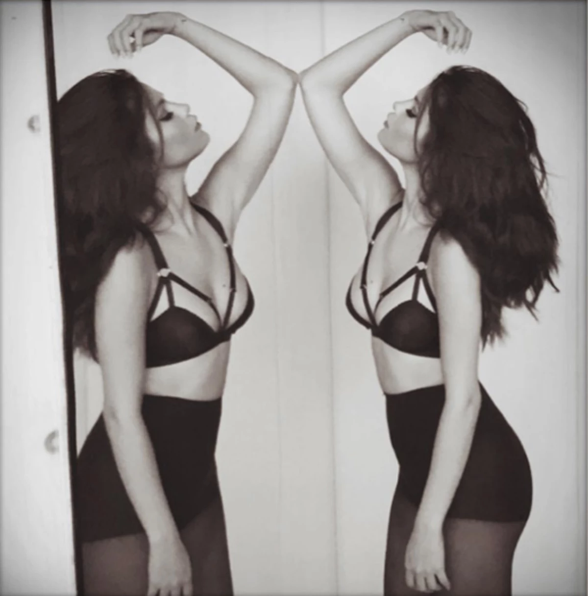 La actriz y cantante compartió en Instagram una sexy fotografía en la que luce un revelador conjunto en color negro.